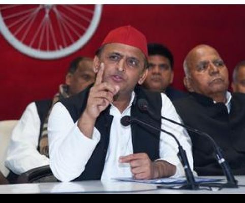 अखिलेश को ऊंची जातियों व पीडीए के खेमों से करना पड़ रहा आलोचना का सामना