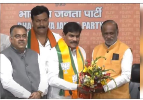 लोकसभा चुनाव से पहले बीआरएस को लगा एक और झटका, भाजपा में शामिल हुए बीआरएस सांसद पाटिल