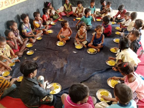 प्रवासी मजदूरों के बच्चे और उनके शैक्षणिक विकास का प्रश्न