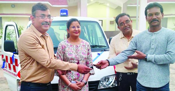 सुयश हॉस्पिटल ने दी सारंगढ़ जिला अस्पताल को एम्बुलेंस 