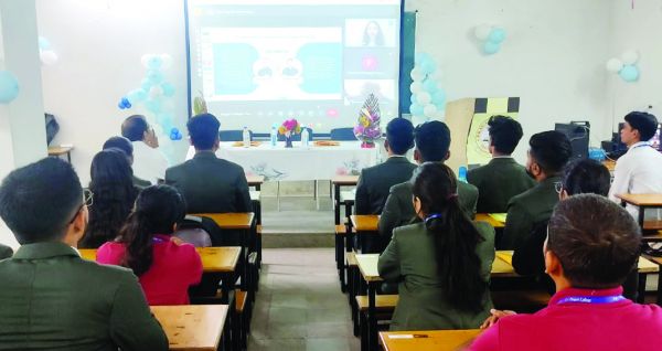 प्रगति महाविद्यालय में कंपनी लेन-देन क्लब का प्लेसमेंट
