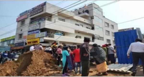 रांची में कंस्ट्रक्शन साइट की दीवार गिरने से दो बच्चों की मौत, विरोध में सड़क जाम