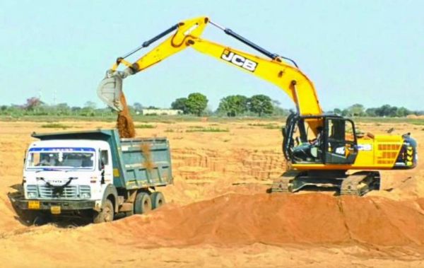 ‘छत्तीसगढ़’ का  संपादकीय : रेत का यह अवैध कारोबार मामूली जुर्म से अधिक बड़ा