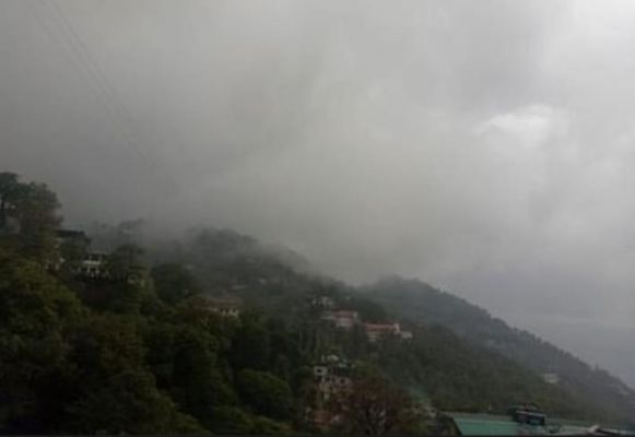 उत्तराखंड के 5 पर्वतीय जिलों में बारिश और बर्फबारी का अनुमान, मैदानी इलाकों में छाए बादल