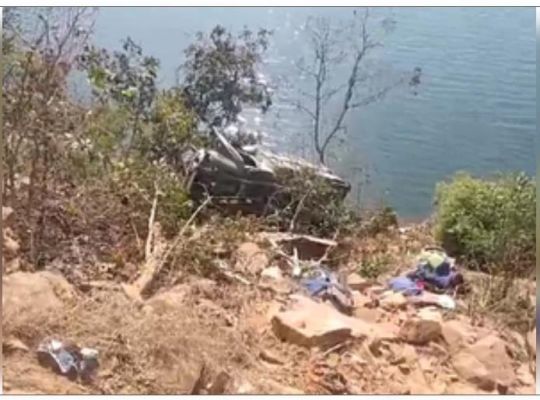 बिहार : खाई में गिरी पिकअप वैन, 4 की मौत, 20 घायल