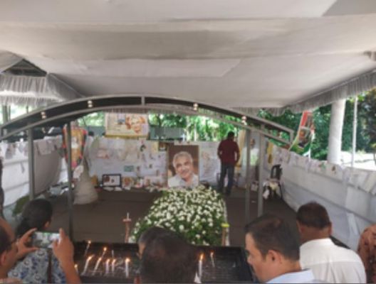 केरल: कांग्रेस के दिग्गज नेता चांडी की कब्र पर पहुँच रहे लोकसभा उम्मीदवार