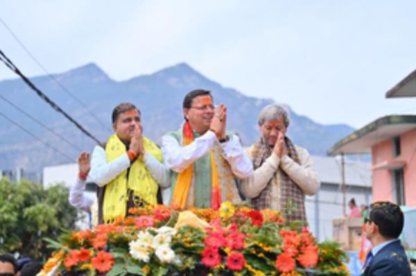 गोपेश्वर में मुख्यमंत्री धामी के रोड शो में उमड़ा जन सैलाब, लोगों ने की पुष्प वर्षा