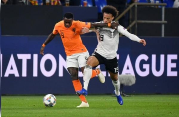 डच फुटबॉलर क्विंसी प्रॉम्स दुबई में गिरफ्तार