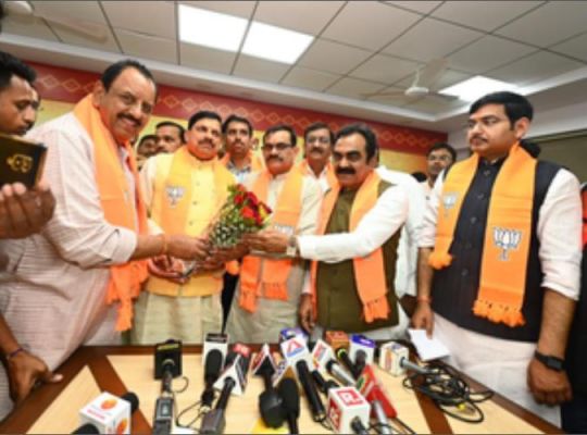 मध्य प्रदेश में कांग्रेस को झटका, कई नेताओं ने भाजपा का दामन थामा