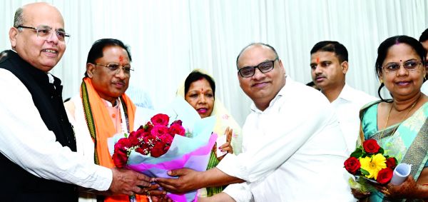 गृहप्रवेश पर सीएम को कैट ने दी शुभकामनाएं