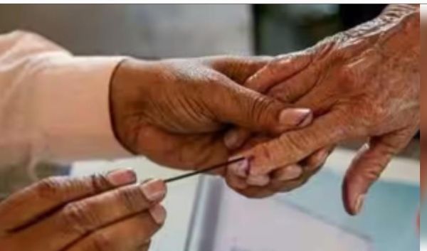 बिहार में 100 साल से अधिक उम्र के 21,680 मतदाता, 9 लाख से अधिक वोटर्स करेंगे पहली बार मतदान