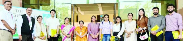 कांगेर वैली अकादमी के पूर्व विद्यार्थियों के  संघर्ष अनुभवों से सीखे अध्ययनरत विद्यार्थी