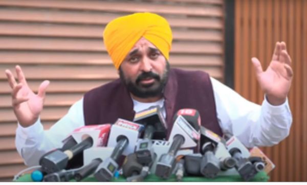 पंजाब के सीएम भगवंत मान पहुंचे अरविंद केजरीवाल के घर, भाजपा पर साधा निशाना