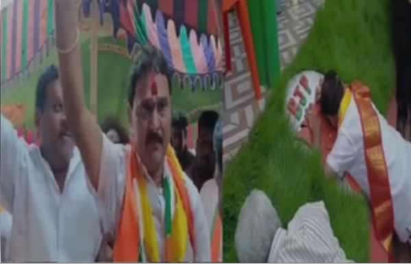 30 साल बाद रंग लाई मेहनत, पार्टी ने दिया टिकट तो फफक-फफक कर रोने लगे बीजेपी नेता श्रीनिवास वर्मा