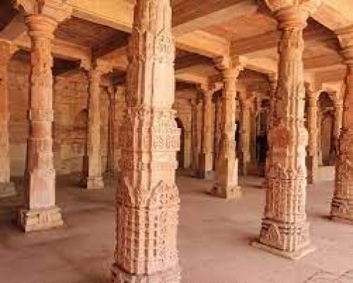धार के भोजशाला परिसर में एएसआई का लगातार सातवें दिन सर्वेक्षण, गड्ढे खोदे गए