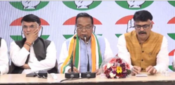 रांची से पांच बार सांसद रहे पूर्व भाजपा नेता रामटहल चौधरी ने कांग्रेस का हाथ थामा
