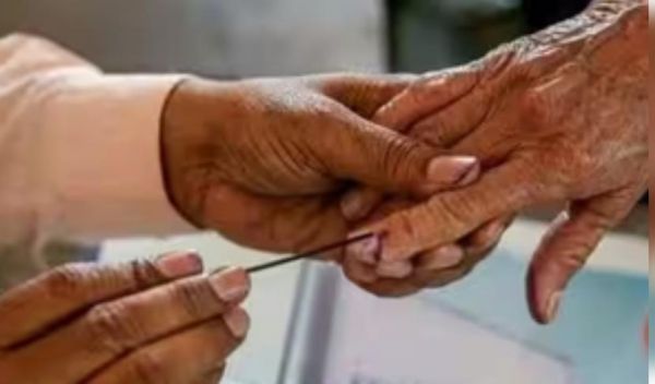 प्रवासी श्रमिकों की मतदान में भागीदारी के लिए बंगाल के राजनीतिक दलों का विशेष अभियान