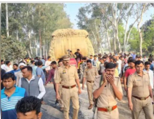 मुजफ्फरनगर में टैक्टर ट्रॉली में मिले दो भाईयों के शव, ग्रामीणों ने किया हाईवे जाम