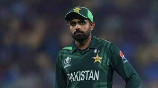 बाबर को टी20 विश्व कप से पहले पीसीबी ने फिर से सीमित ओवर प्रारूप का कप्तान बनाया