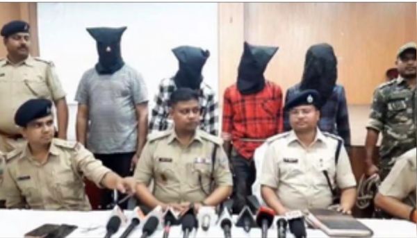 जमशेदपुर के बड़े कारोबारी ने शूटर हायर कर कराई थी पत्नी की हत्या, 72 घंटे में वारदात का खुलासा, चार गिरफ्तार