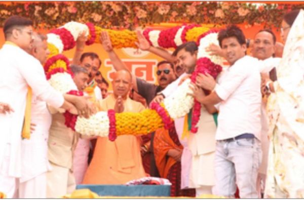 योगी का इंडिया गठबंधन पर हमला, कहा - दल मिले, दिल मिलने में दिक्कत