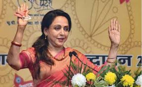 हेमा मालिनी ने मथुरा सीट से नामांकन भरा