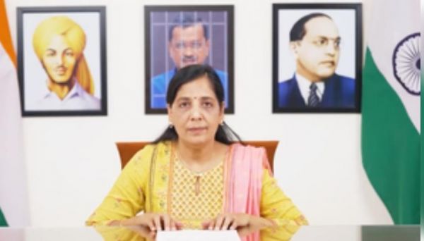 सीएम केजरीवाल का आप विधायकों के नाम संदेश, सुनीता केजरीवाल बोलीं, 'हर रोज करें क्षेत्र का दौरा'