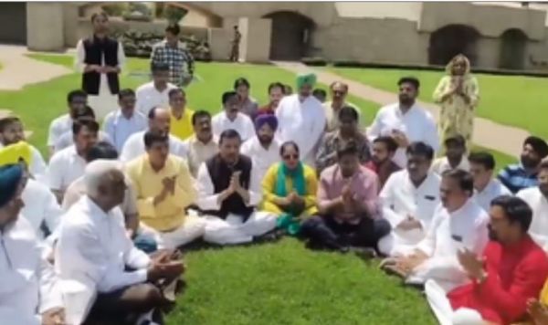संजय सिंह अन्य विधायकों के साथ पहुंचे राजघाट, बापू का लिया आशीर्वाद