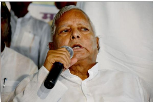 लालू प्रसाद ने कवि के अंदाज में केंद्र सरकार पर साधा निशाना