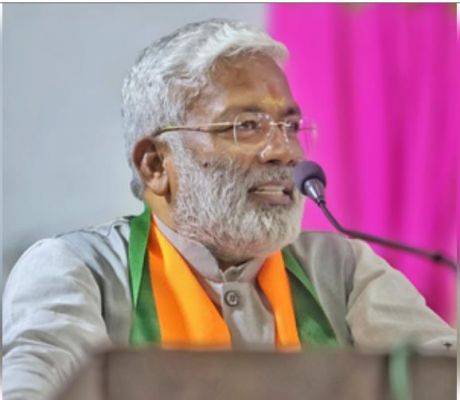सपा के बार-बार टिकट बदलने पर भाजपा और उसके सहयोगियों ने ली चुटकी