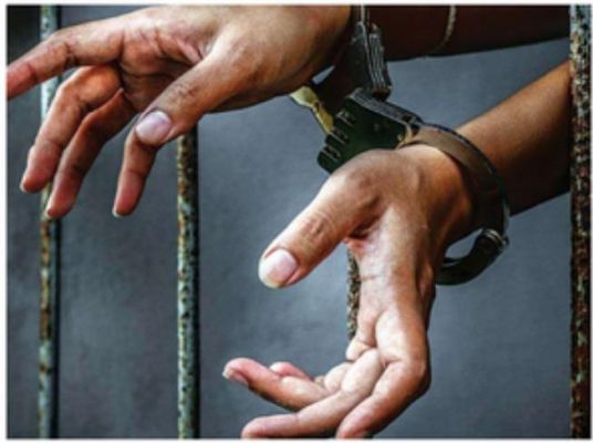 फेमस होने के लिए युवक ने स्कॉर्पियो पर किया स्टंट, पुलिस ने काटा चालान