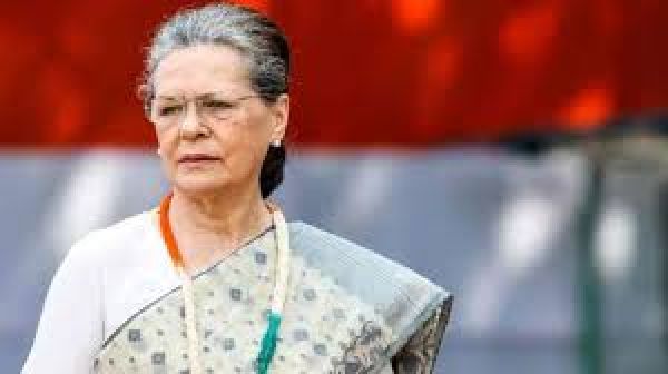 खुद को महान मानकर देश, लोकतंत्र की मर्यादा का चीरहरण कर रहे हैं मोदी: सोनिया गांधी