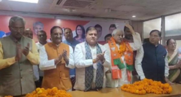भाजपा में शामिल हुए कांग्रेस से इस्तीफा देने वाले दिनेश अग्रवाल