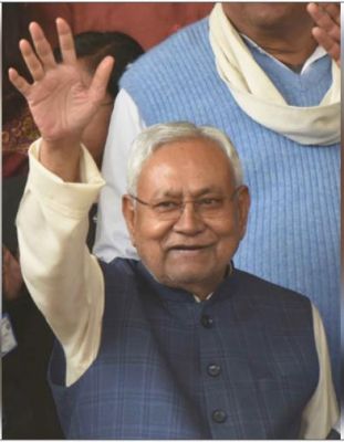लोकसभा चुनाव की तैयारी को लेकर नीतीश कुमार पहुंचे पार्टी कार्यालय, तेजस्वी यादव पर भड़के