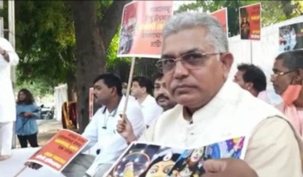 दिलीप घोष के 'चाय पे चर्चा' कार्यक्रम में तृणमूल-भाजपा कार्यकर्ताओं के बीच झड़प, दुर्गापुर में तनाव
