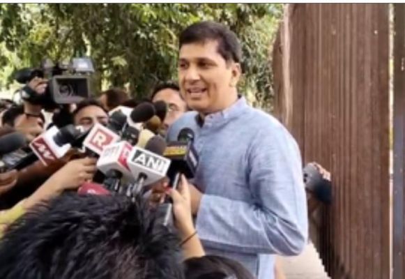 दिल्ली में धरने पर बैठे टीएमसी नेताओं को मिला 'आप' नेता सौरभ भारद्वाज का साथ