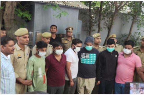 नकली तंबाकू बनाने वाली फैक्ट्री सील, 6 गिरफ्तार, 100 टन माल बरामद