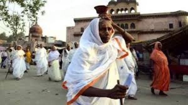 वृंदावन की विधवायें : परिवार और समाज ने ठुकराया, चुनावी जलसे में भी हैं उपेक्षित