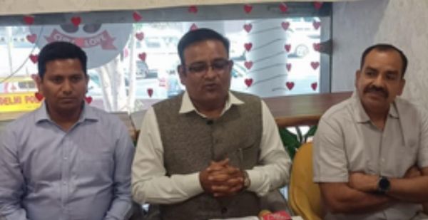 आम आदमी पार्टी को एक और झटका, मंत्री राजकुमार आनंद ने दिया इस्तीफा