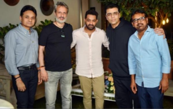 करण जौहर ने 'देवरा: पार्ट 1' के लिए एनटीआर जूनियर, कोराताला शिवा के साथ मिलाया हाथ