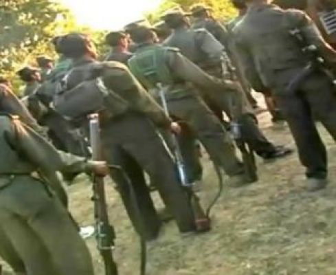 झारखंड में 12 माओवादियों ने आत्मसमर्पण किया