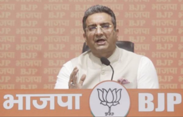 भ्रष्टाचारी और वंशवादी पार्टियां हैं कांग्रेस और डीएमके, पत्नी को सीएम बनाना चाहते हैं केजरीवाल : भाजपा