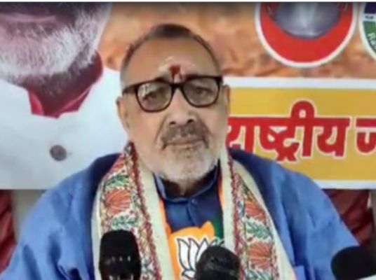 नवरात्रि पर मछली खाने का वीडियो डालने वाले मुगल मानसिकता के लोग : गिरिराज सिंह