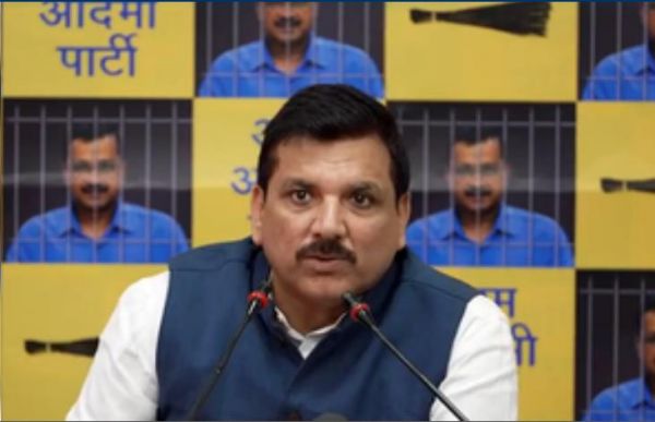 आप सांसद संजय सिंह का आरोप, केजरीवाल को पत्नी से आमने-सामने मिलने की नहीं दी इजाजत
