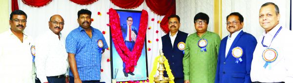 परियोजनाओं में एनएमडीसी ने जयंती मनाते हुए बाबा साहेब को दी श्रद्धांजलि