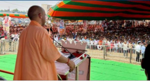 यह चुनाव 'नेशन फर्स्ट बनाम फैमली फर्स्ट' के बीच है : योगी आदित्यनाथ