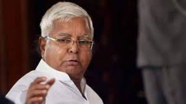भाजपा के नेता खुलेआम संविधान बदलने की बातें कर रहे हैं, मोदी उन पर कार्रवाई क्यों नहीं कर रहे : लालू