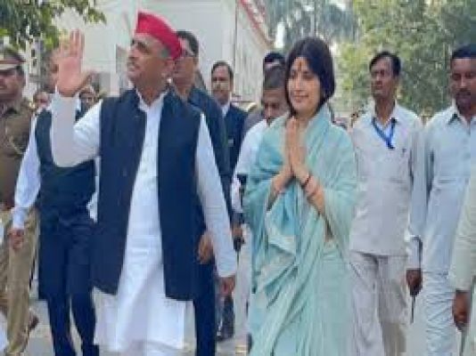उप्र : सपा प्रत्याशी डिंपल यादव ने मैनपुरी से नामांकन दाखिल किया