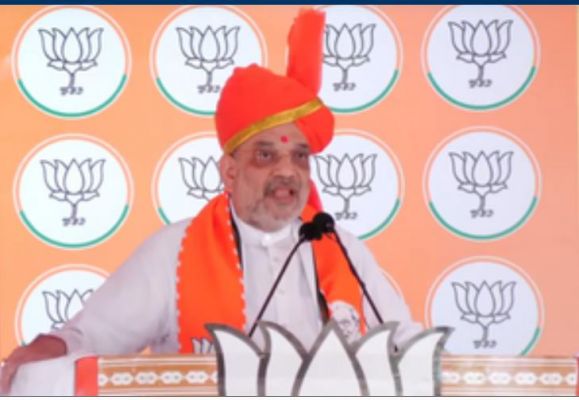 घाटी में विपक्ष पर बरसे अमित शाह, कहा- युवाओं के हाथ में अब पत्थर की जगह लैपटॉप है