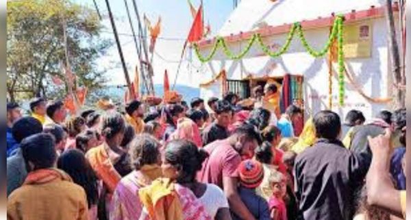 झारखंड का आंजन पर्वत है हनुमान की 'जन्मभूमि', मां की गोद में बैठे बाल हनुमान के दर्शन को उमड़ी भीड़